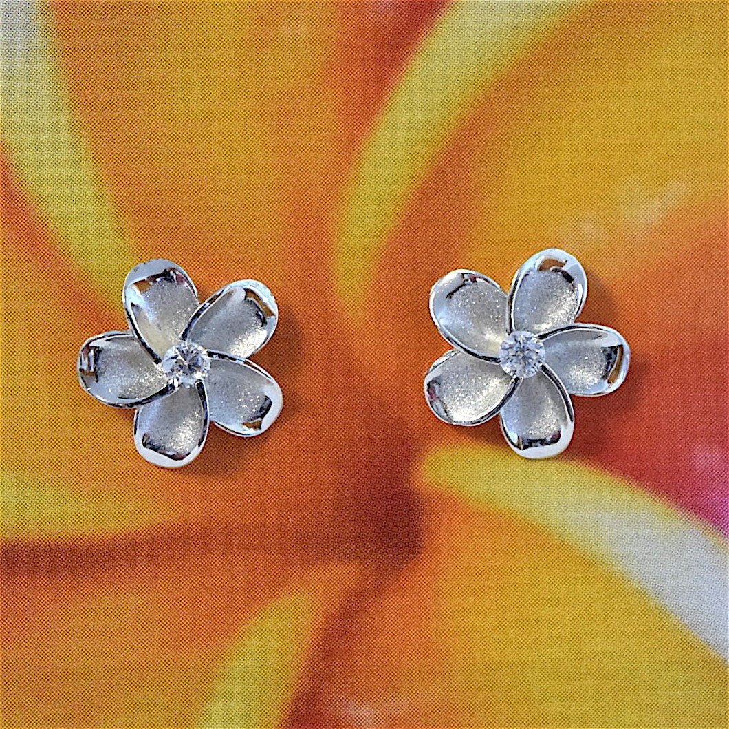 Belle boucle d'oreille Plumeria hawaïenne, boucle d'oreille à tige en argent sterling Plumeria CZ, E4011 cadeau d'anniversaire pour femme, maman, fille, mère, bijoux des îles