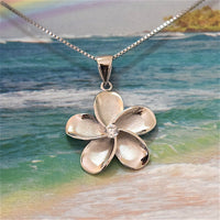 Magnifique collier assorti Plumeria mère-fille, pendentif Plumeria hawaïen en argent sterling CZ N7007 Maman fille, grande petite sœur