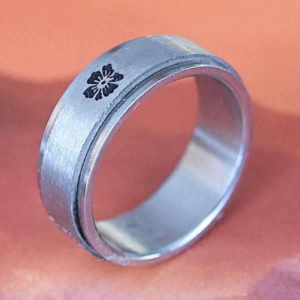 Bague unique en forme d'hibiscus hawaïen, fleur officielle de l'État d'Hawaï, bague rotative en acier inoxydable, cadeau d'anniversaire pour mère R1109