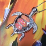 Collier unique et magnifique en forme de tortue de mer hawaïenne de très grande taille avec opale rose, pendentif en argent sterling avec opale N2828, cadeau d'anniversaire pour maman, déclaration PC