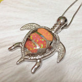 Collier unique et magnifique en forme de tortue de mer hawaïenne de très grande taille avec opale rose, pendentif en argent sterling avec opale N2828, cadeau d'anniversaire pour maman, déclaration PC