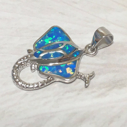 Collier unique en forme de raie pastenague hawaïenne bleue, pendentif en argent sterling avec opale bleue, cadeau d'anniversaire pour maman N8256, bijoux des îles