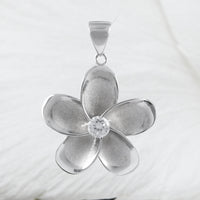 Magnifiques boucles d'oreilles et collier hawaïens de grande taille en plumeria, pendentif en argent sterling avec fleur de plumeria en zircone cubique, cadeau d'anniversaire pour mère, épouse, maman, N6002S