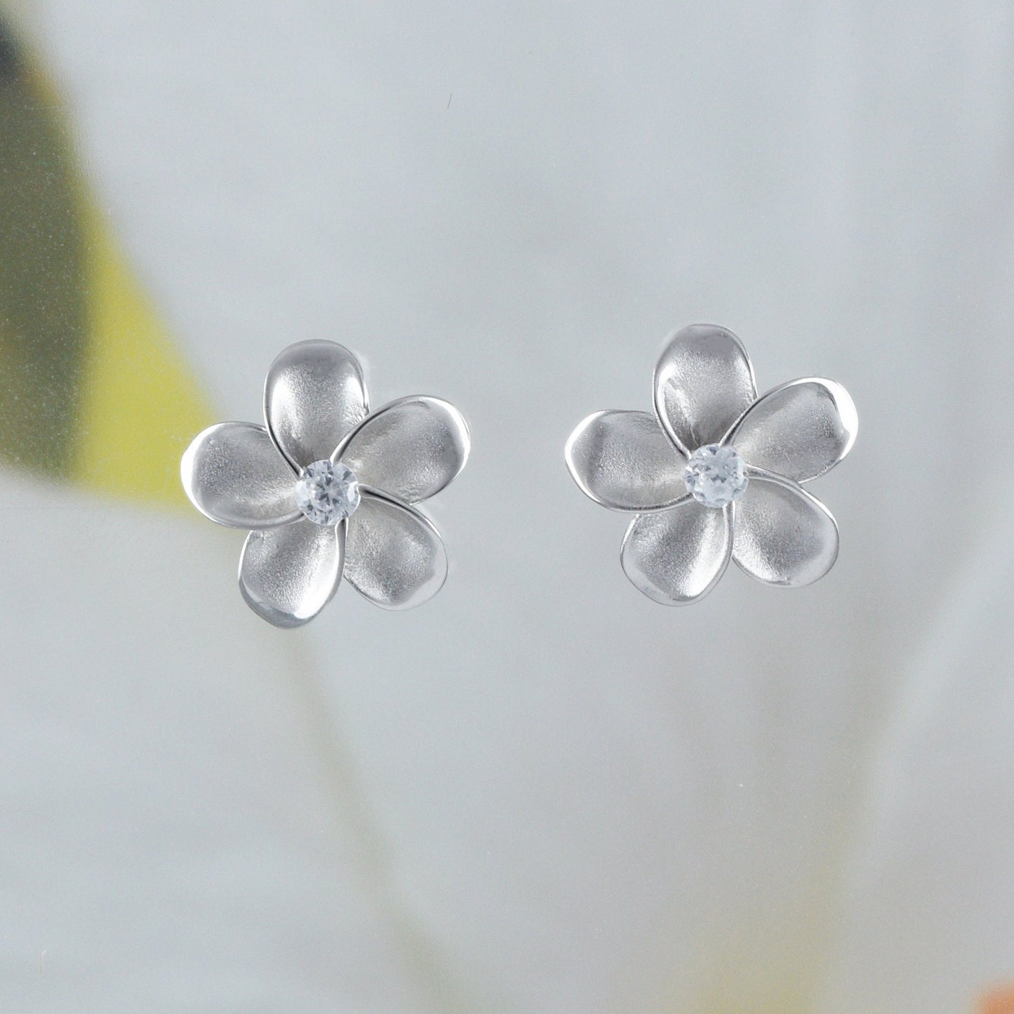 Magnifique boucle d'oreille et collier hawaïens 3 Plumeria, passé, présent et futur, pendentif en argent sterling 3 fleurs Plumeria CZ, cadeau maman N6137S