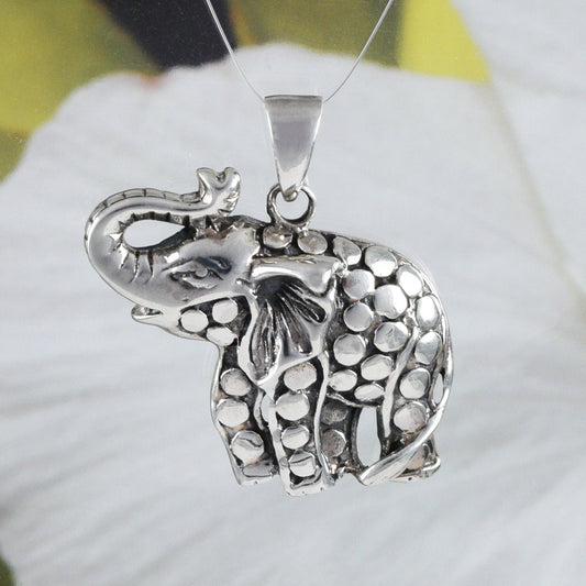 Collier unique en forme d'éléphant hawaïen de grande taille, pendentif en argent sterling avec éléphant, finition polie et oxydée, N8579 Statement PC