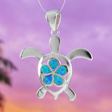 Magnifique collier et boucles d'oreilles en forme de tortue de mer Plumeria en opale bleue de grande taille d'Hawaï, pendentif en argent sterling en forme de tortue Plumeria en opale bleue, N6160S1