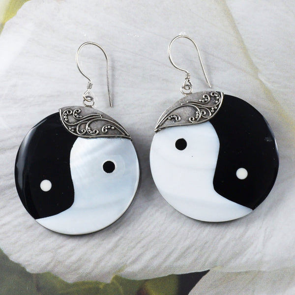 Boucles d'oreilles Yin-Yang hawaïennes uniques de grande taille en nacre, boucles d'oreilles pendantes Yin-Yang en argent sterling blanc et noir, cadeau d'anniversaire pour maman E9248