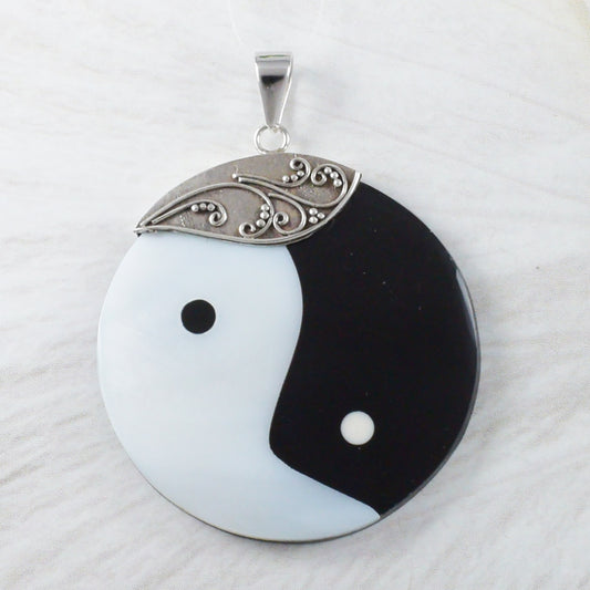 Collier Yin Yang en nacre hawaïenne unique, pendentif Yin-Yang en argent sterling noir et blanc, cadeau d'anniversaire pour maman N9232