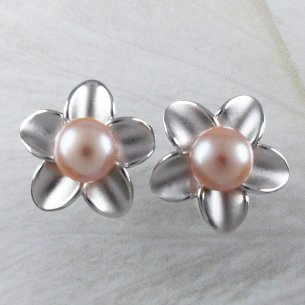 Superbe boucle d'oreille Plumeria en véritable perle rose hawaïenne, boucle d'oreille à tige en argent sterling Plumeria, cadeau d'anniversaire pour maman E9255, déclaration PC