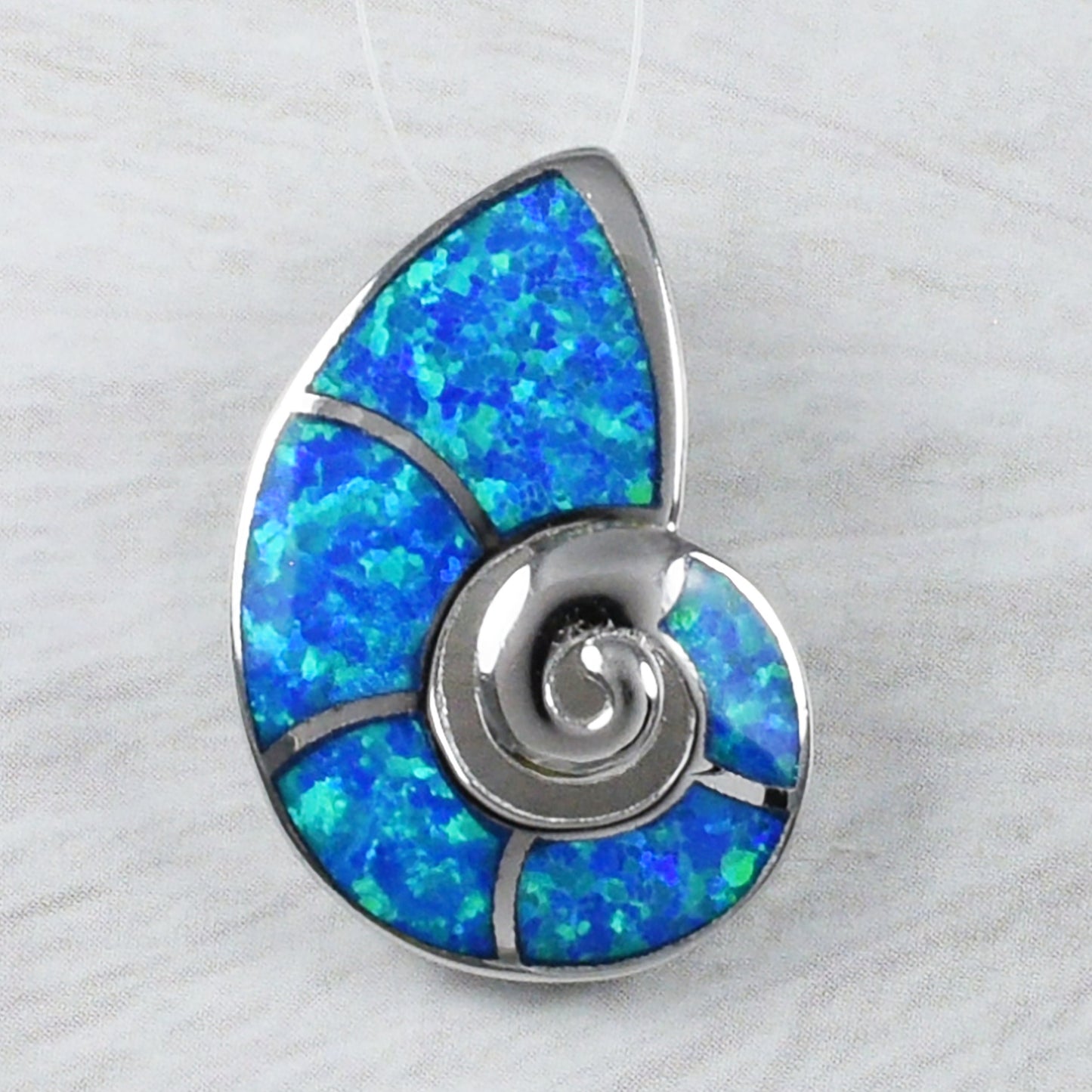 Collier unique et magnifique en coquillage d'opale bleue hawaïenne, pendentif en coquillage d'opale bleue en argent sterling, cadeau d'anniversaire pour maman N9268