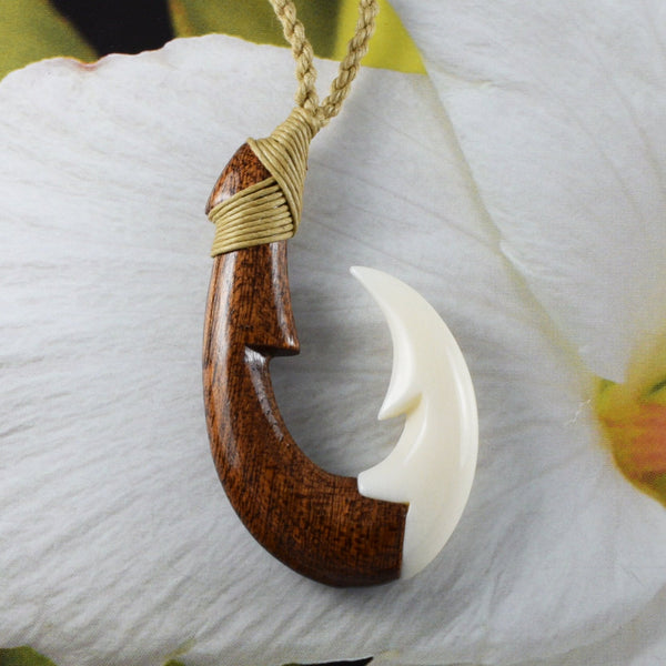 Collier unique en bois de koa véritable et hawaïen avec hameçon de poisson, collier en os de buffle sculpté à la main en 3D, cadeau d'anniversaire pour mère N9401