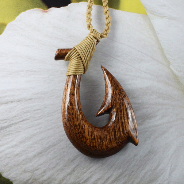 Collier unique et magnifique en bois de koa véritable hawaïen avec hameçon de poisson, collier en bois de koa sculpté à la main, cadeau d'anniversaire pour mère N9420