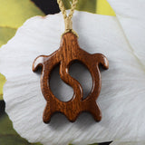 Collier unique et magnifique en véritable bois de koa hawaïen sculpté à la main avec tortue de mer, cadeau d'anniversaire pour mère N9426