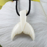 Collier unique en queue de baleine hawaïenne, collier en queue de baleine en os de buffle sculpté à la main, cadeau d'anniversaire pour homme, papa, père, mère, N9433