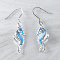 Boucles d'oreilles uniques et magnifiques en forme d'hippocampe en opale bleue hawaïenne, boucles d'oreilles pendantes en argent sterling avec opale bleue, cadeau d'anniversaire pour maman E8698