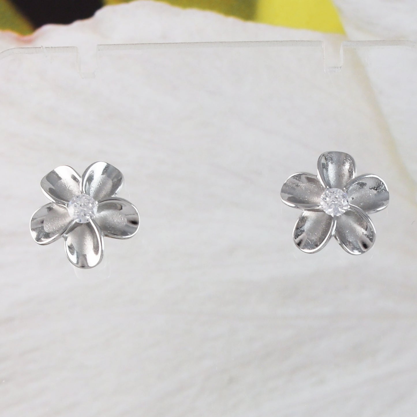 Belle boucle d'oreille Plumeria hawaïenne, boucle d'oreille à tige en argent sterling Plumeria CZ, E4011 cadeau d'anniversaire pour femme, maman, fille, mère, bijoux des îles