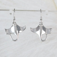 Boucles d'oreilles uniques en forme de raie manta hawaïenne, boucles d'oreilles pendantes en argent sterling avec raie manta, cadeau d'anniversaire pour femme, maman, fille, mère, bijoux des îles, E4116